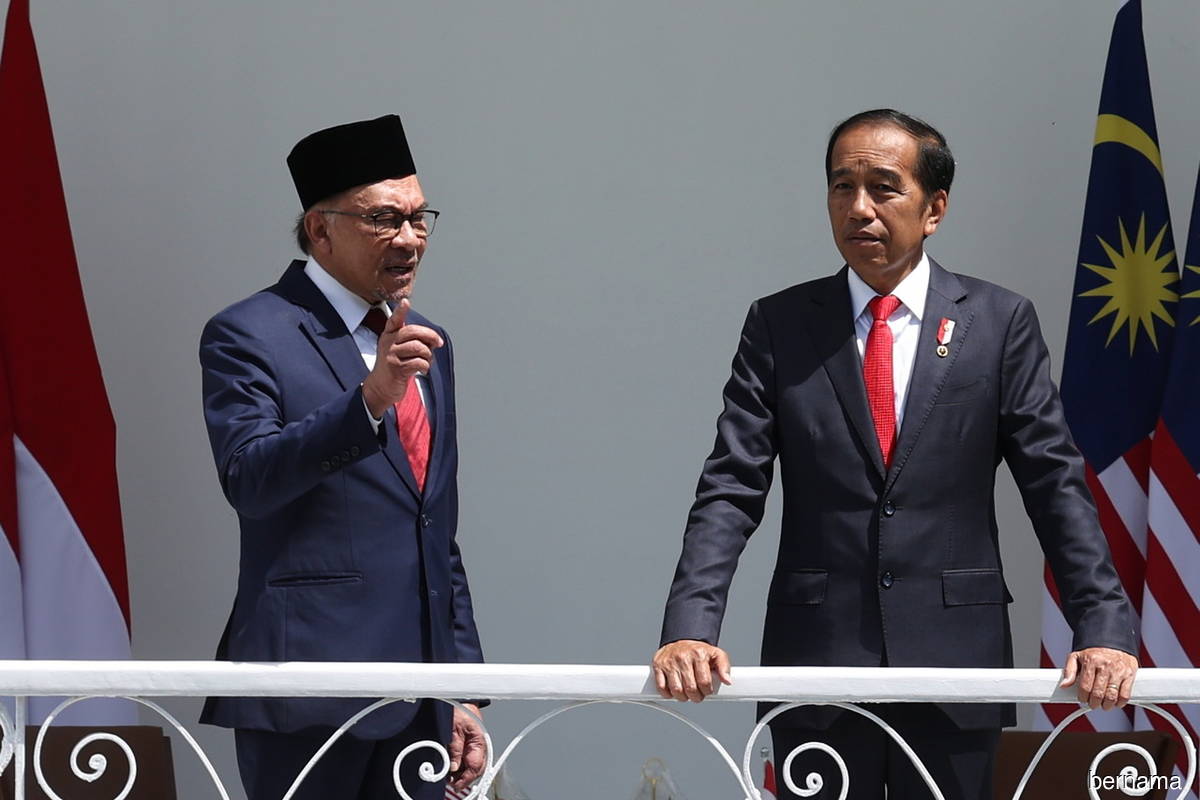 The comments by Indonesian President Joko Widodo (right) followed a meeting with Prime Minister Datuk Seri Anwar Ibrahim, who was making his first overseas trip since being elected in November.